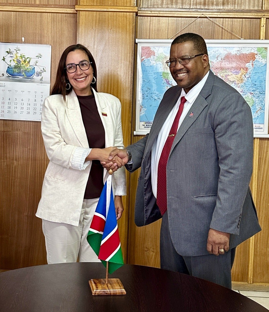 Embajadora de Venezuela y director de Relaciones Bilaterales y Cooperación de Namibia revisan agenda estratégica de cooperación